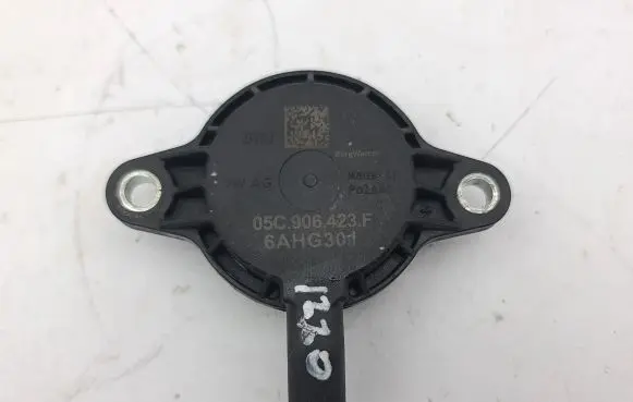 Skoda Octavia Mk4 Camshaft vanos timing valve 05C906423F
