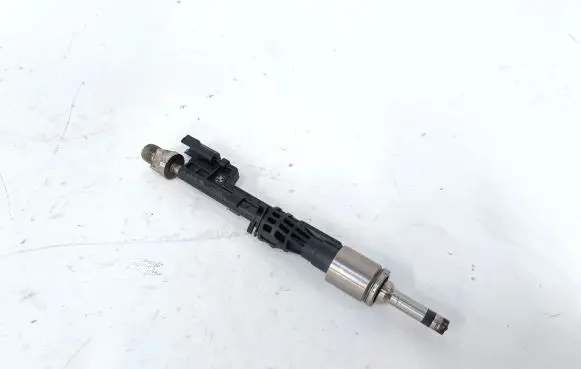 BMW X5M E70 Fuel injector 1364759787004 7597870 0261500109