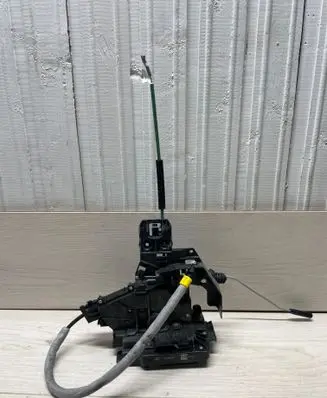 Mercedes-Benz E W213 Front door lock A2220063999 A0997206301