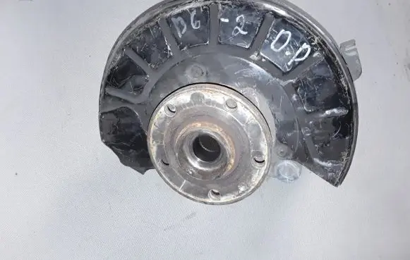 Front wheel hub