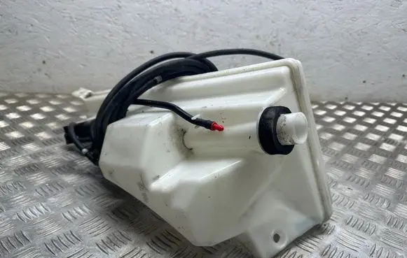 Windshield washer fluid reservoir/tank