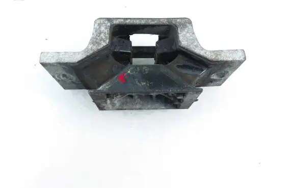 Engine mount vacuum valve