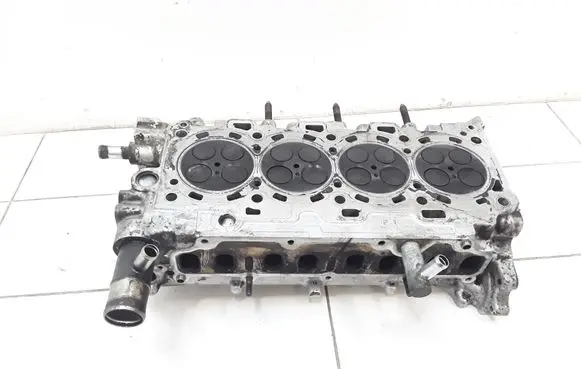 Toyota Avensis T250 Engine head 