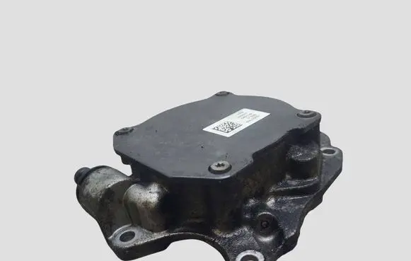 Volkswagen Golf VI Vacuum pump 03L145207 03L100D 062740