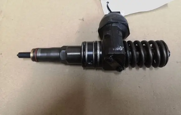Volkswagen Polo Fuel injector 045130073T