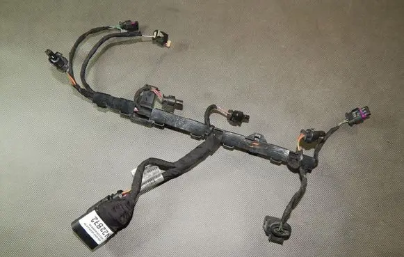 Volkswagen Golf VII Fuel injector wires 06L971627E
