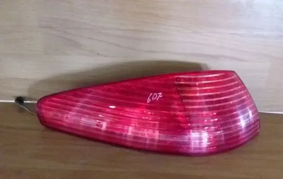 Peugeot 607 Rear/tail lights