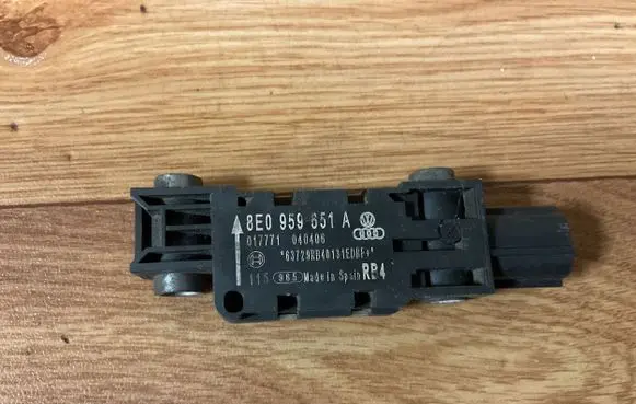 Audi A4 S4 B7 8E 8H Airbag deployment crash/impact sensor 8E0959651A 017771 017771040406