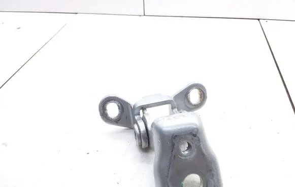 Skoda Fabia Mk2 (5J) Rear door upper hinge 5J0833402