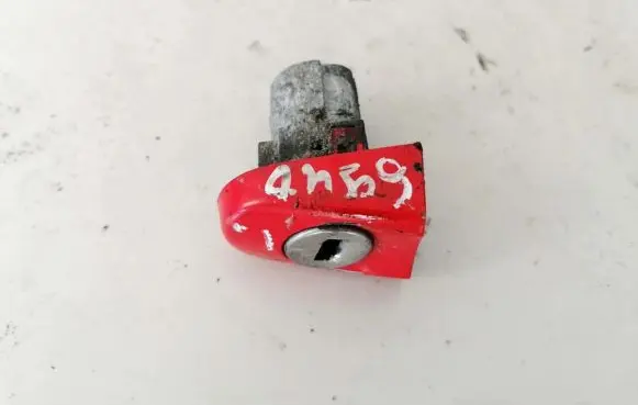 Volkswagen New Beetle Front door lock (next to the handle) 
