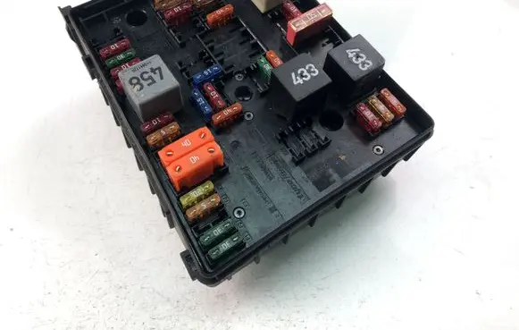 Volkswagen Caddy Fuse box set 1K0937125A