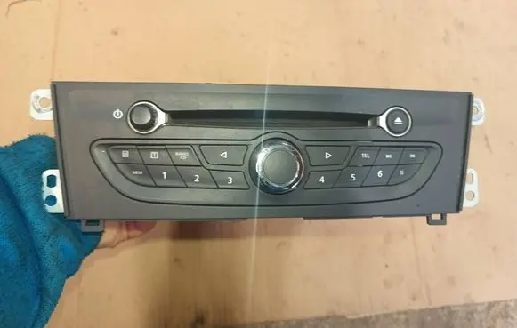 Renault Latitude (L70) Radio/CD/DVD/GPS head unit 281150048R