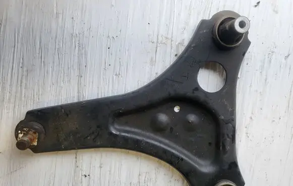 Renault Twingo III Front lower control arm/wishbone G2186R