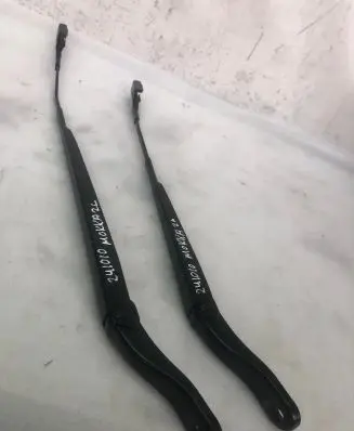 Opel Mokka B Front wiper blade arm 9822931880