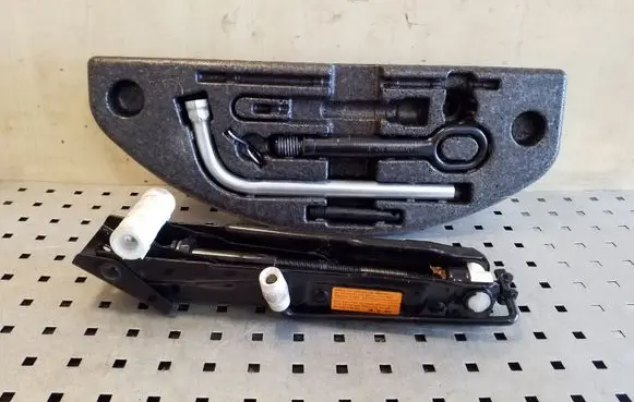 Audi A8 S8 D4 4H Tool set 4H0012110 4H0011031C 4H0805615