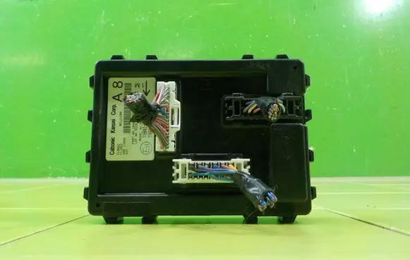 Nissan Juke I F15 Central body control module 284B11KA0D