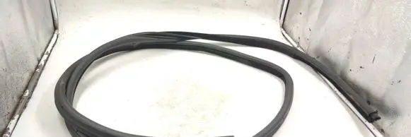 BMW 5 E60 E61 Front door rubber seal 7033774