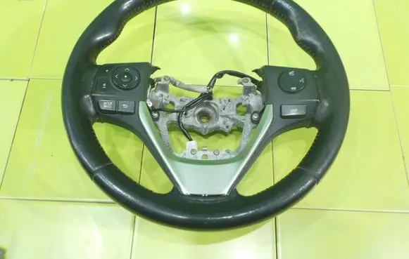 Toyota Yaris Steering wheel XP11