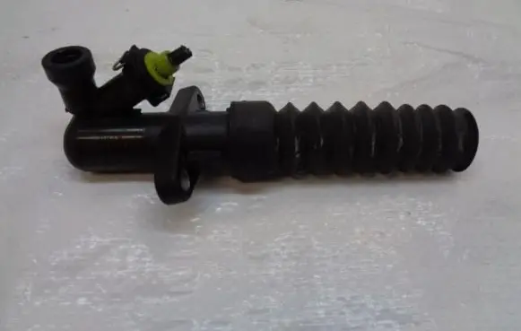 Peugeot 3008 I Clutch slave cylinder 9809468580