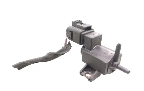 Volkswagen PASSAT B6 Vacuum valve 037906283D 72809800