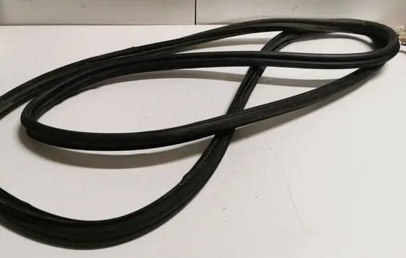 Mercedes-Benz C W203 Loading door rubber seal (on body) 