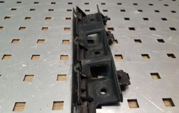 Volkswagen PASSAT B6 Front bumper mounting bracket 3C0807184