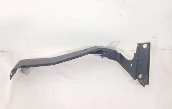 Audi A4 S4 B8 8K Fender mounting bracket 8K0821136B