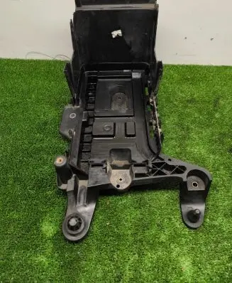 Volkswagen PASSAT B7 Battery tray 1K0915325B