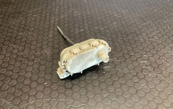 Audi A6 S6 C4 4A Central locking vacuum pump 4A0862153