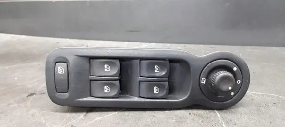 Renault Modus Quarter vent window switch 8200387776c