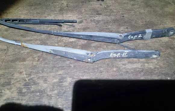 Renault Espace II Front wiper blade arm