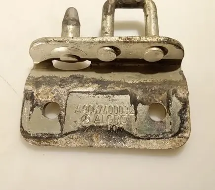 Volkswagen Crafter Loading door lock loop/hook striker A9067400032 ZGS007