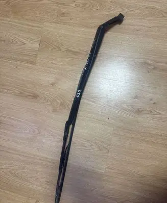 Toyota Auris 150 Front wiper blade arm 3451979