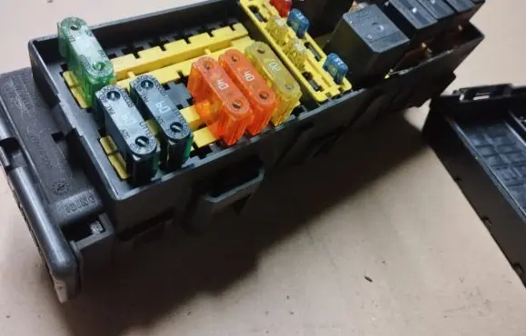 Ford Taurus Fuse box set