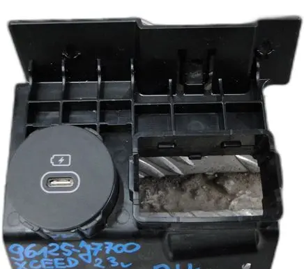 KIA Xceed Tailgate/trunk/boot open switch