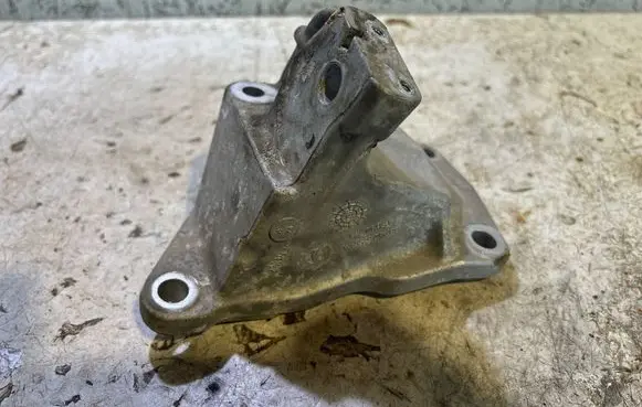 Dodge Durango III Engine mounting bracket 68252524AA 15634