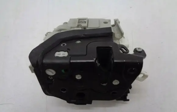 Audi A1 Front door lock 8X2837015B