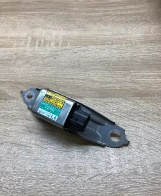 Toyota Prius (XW20) Airbag deployment crash/impact sensor 8983447020 1879000922