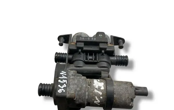 BMW 5 E39 Coolant heater control valve 8374994 1147412135