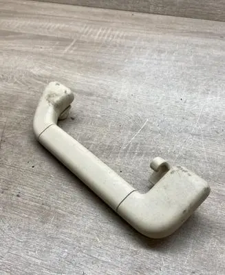 Volkswagen Touareg I Front interior roof grab handle 7L0857607A