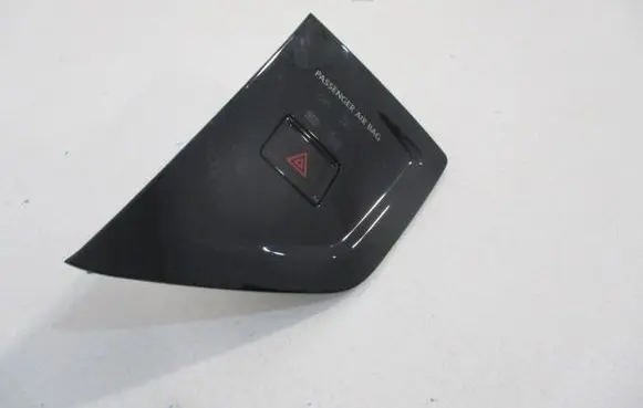 Volkswagen Polo IV 9N3 Hazard light switch