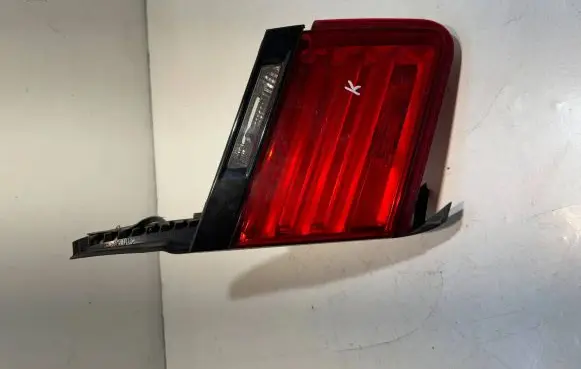 BMW 7 F01 F02 F03 F04 Tailgate rear/tail lights 7182205