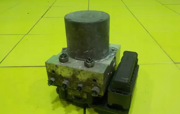 BMW X3 E83 ABS Pump 0265950318