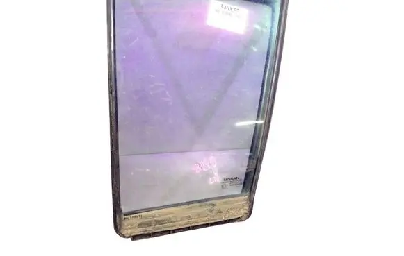 Nissan Versa Front door window glass four-door 
