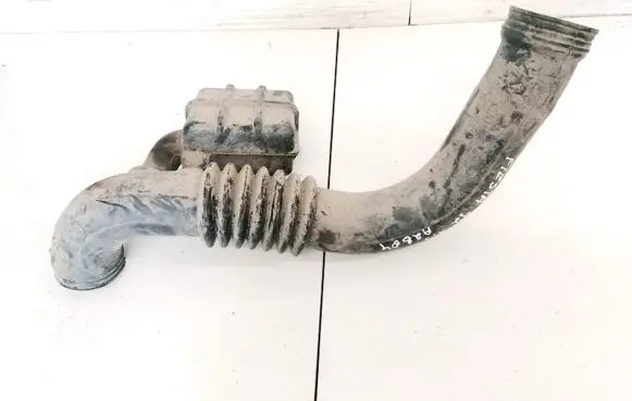 Air intake hose/pipe