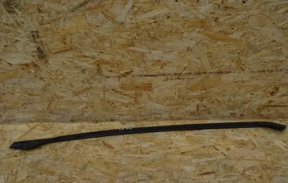 Mercedes-Benz Vito Viano W447 Front door glass trim molding A4477200254