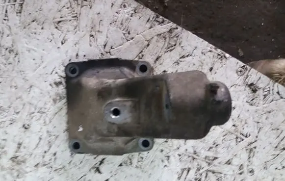 Mercedes-Benz E W210 Engine mounting bracket