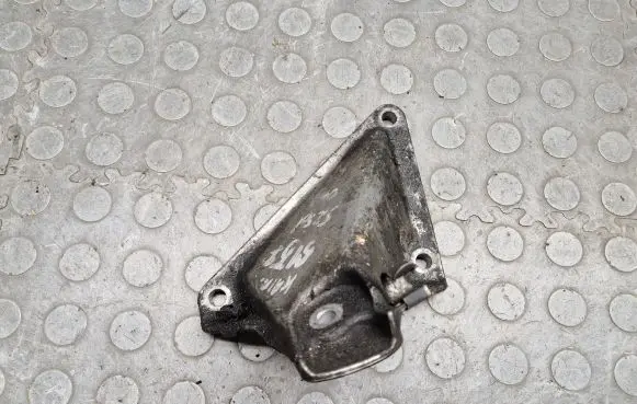 BMW 5 E60 E61 Engine mounting bracket 6761149