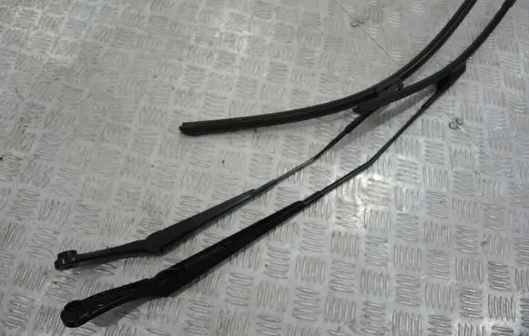 Alfa Romeo Giulia Front wiper blade arm 50532573