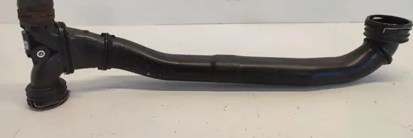 Engine coolant pipe/hose